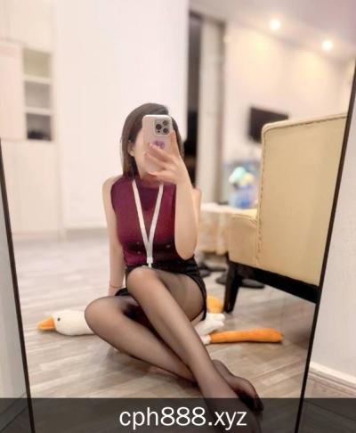 黑色拉丝榨精少妇