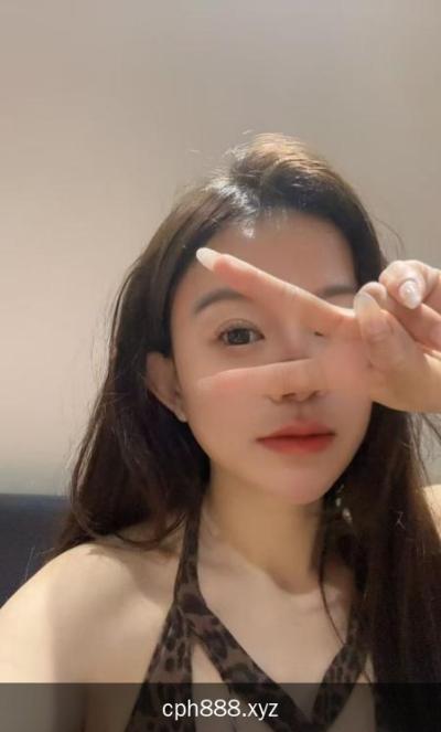 舌吻女王妞妞