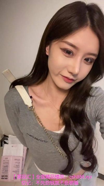 肤白大胸服务系妹子
