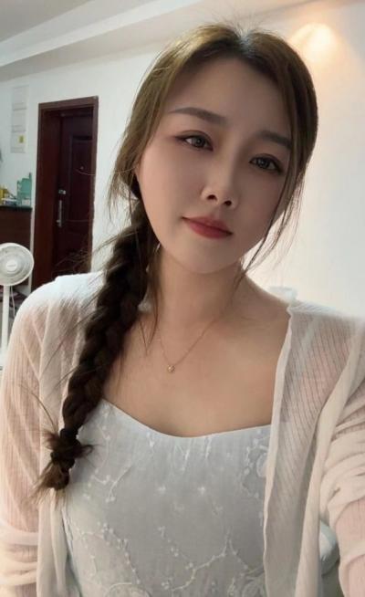 白嫩水润闷骚型幺妹