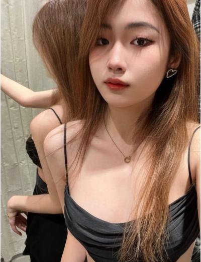 性格开朗、长相甜美