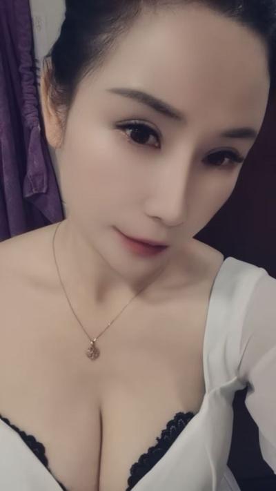 深圳宝安大奶妹