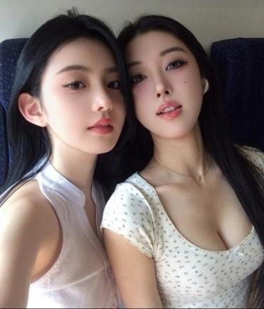 在校学妹&amp;28岁女老师–双飞组合