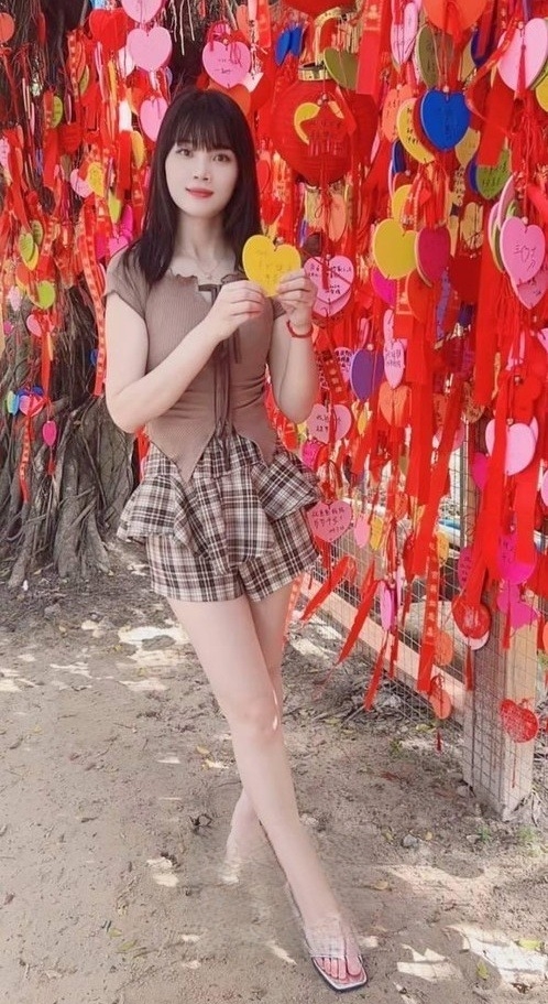 白嫩长腿乐乐
