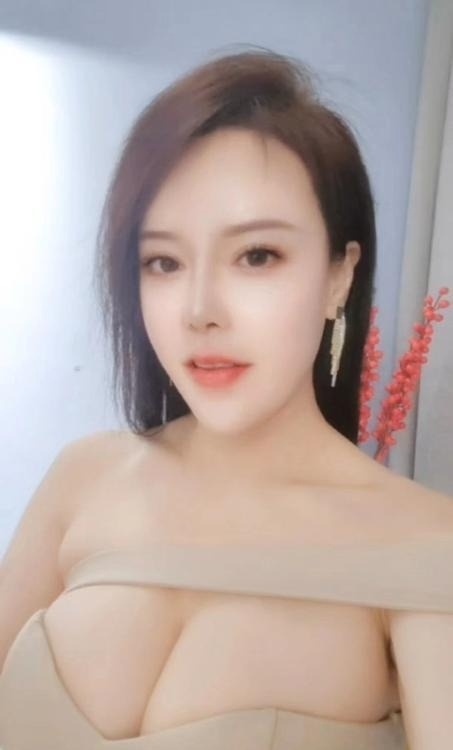 宠幸爆乳女王