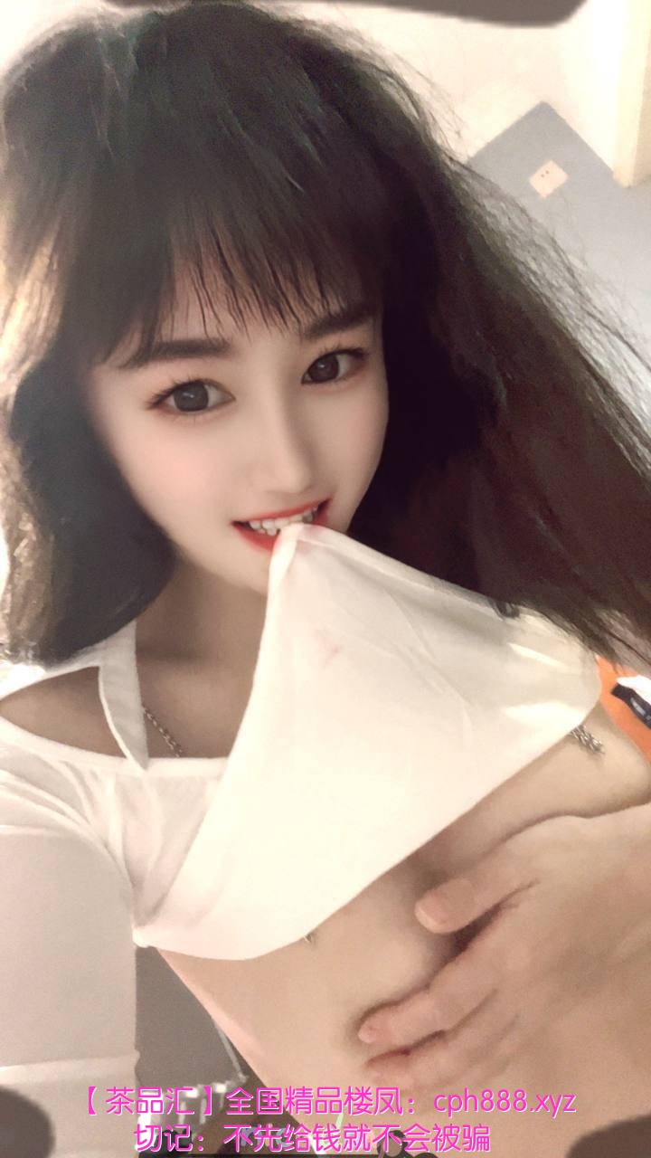 丰满大胸妹子