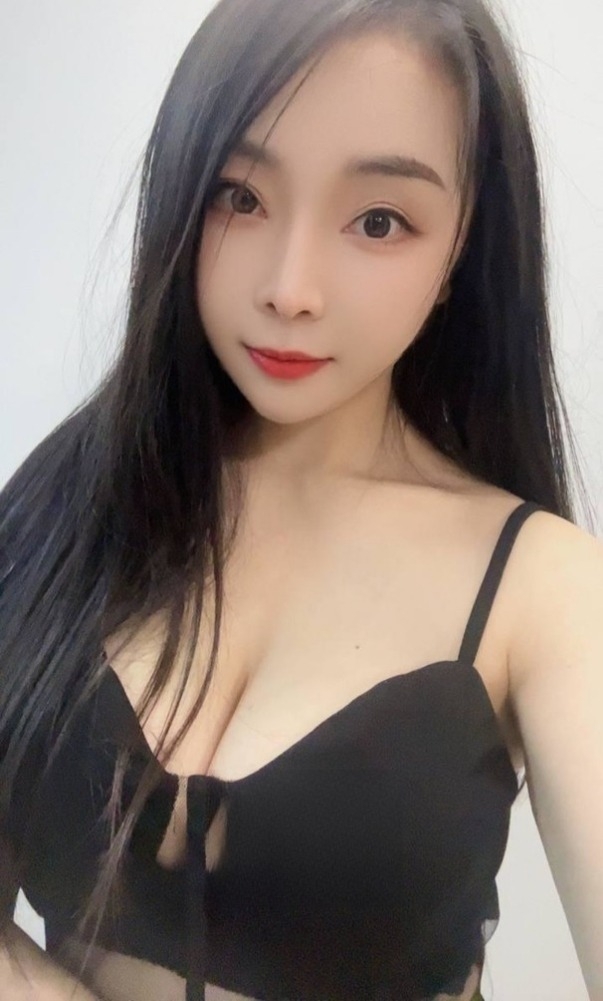 咪咪很大很挺的服务型少妇