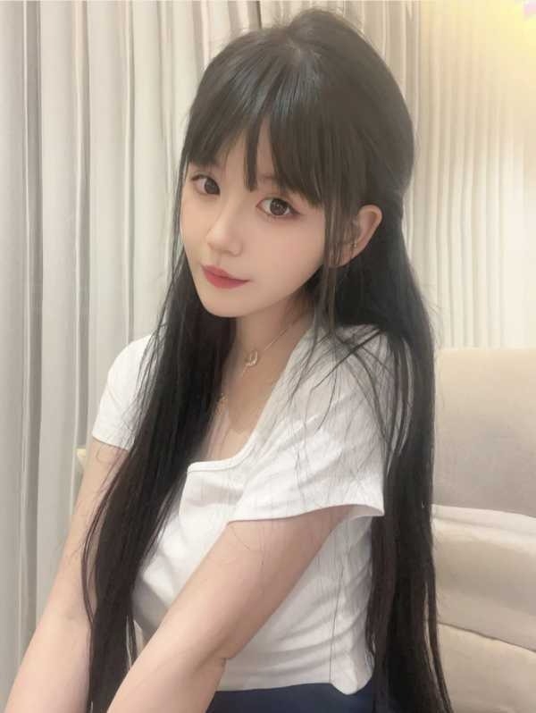 花都粉嫩清纯妹妹-梦露