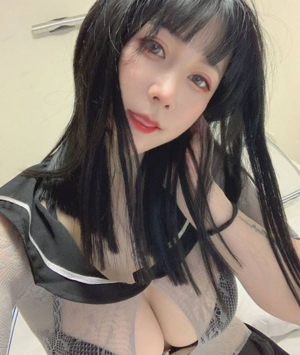 性感肤白翘臀小骚货