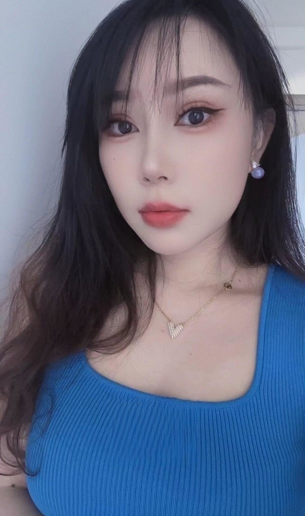 宝龙大胸美女